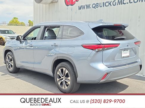 Used 2023 Toyota Highlander XLE FWD image 5