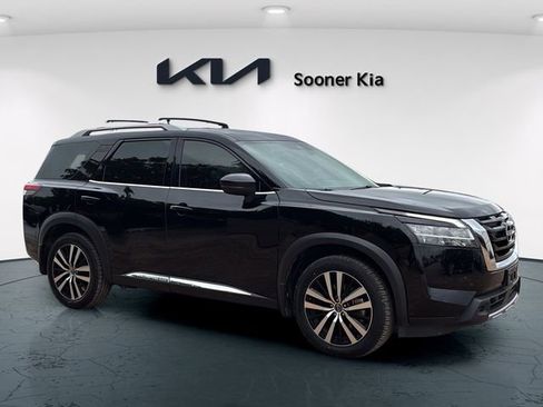 Used 2024 Nissan Pathfinder Platinum w/ Cargo Package FWD image 8