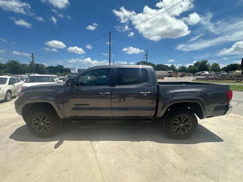 Used 2022 Toyota Tacoma SR5 image 2