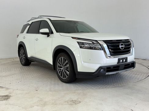 Used 2022 Nissan Pathfinder SL w/ SL Premium Package AWD/4WD image 7