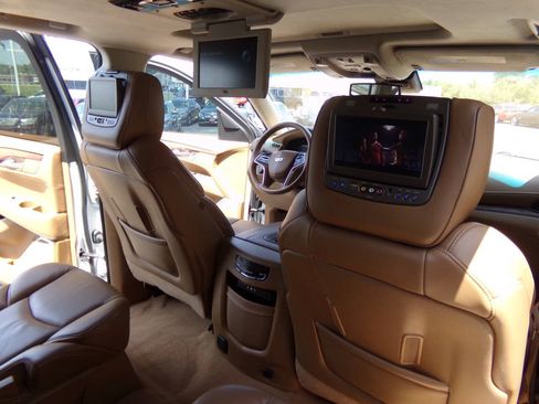 Used 2016 Cadillac Escalade ESV Platinum AWD/4WD image 31