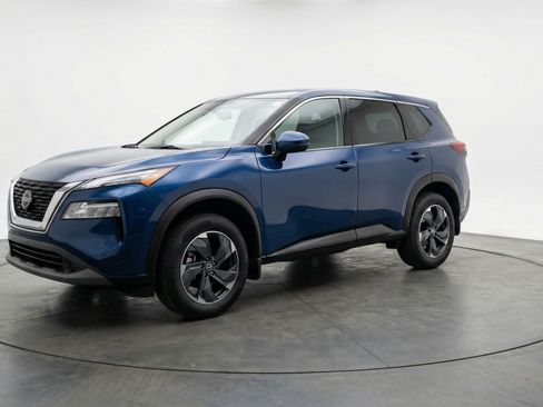 Used 2025 Nissan Rogue SV image 3