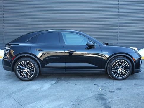 New 2026 Porsche Macan 4 Electric image 9