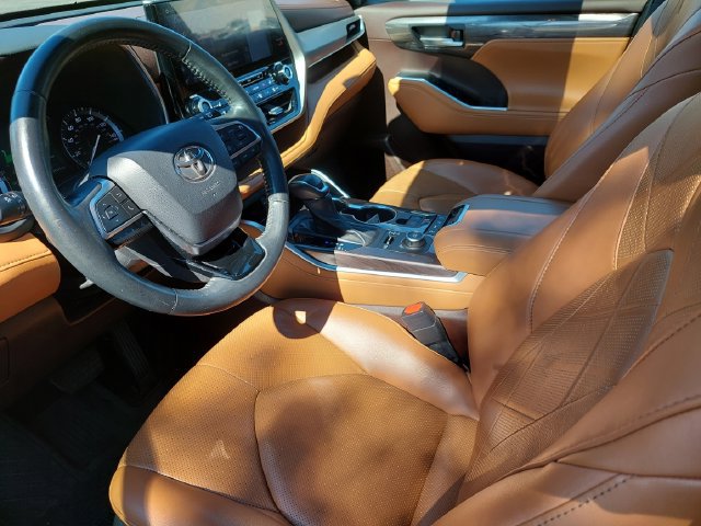 Certified 2020 Toyota Highlander Platinum AWD/4WD image 10