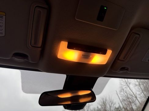 Used 2024 Nissan Versa SR image 31