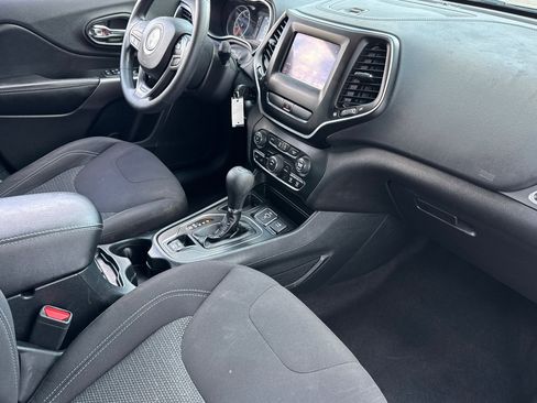 Used 2019 Jeep Cherokee Latitude w/ Popular Appearance Group image 16