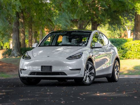Used 2020 Tesla Model Y Long Range AWD/4WD image 2
