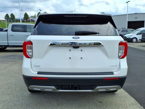 Used 2023 Ford Explorer XLT AWD/4WD image 5