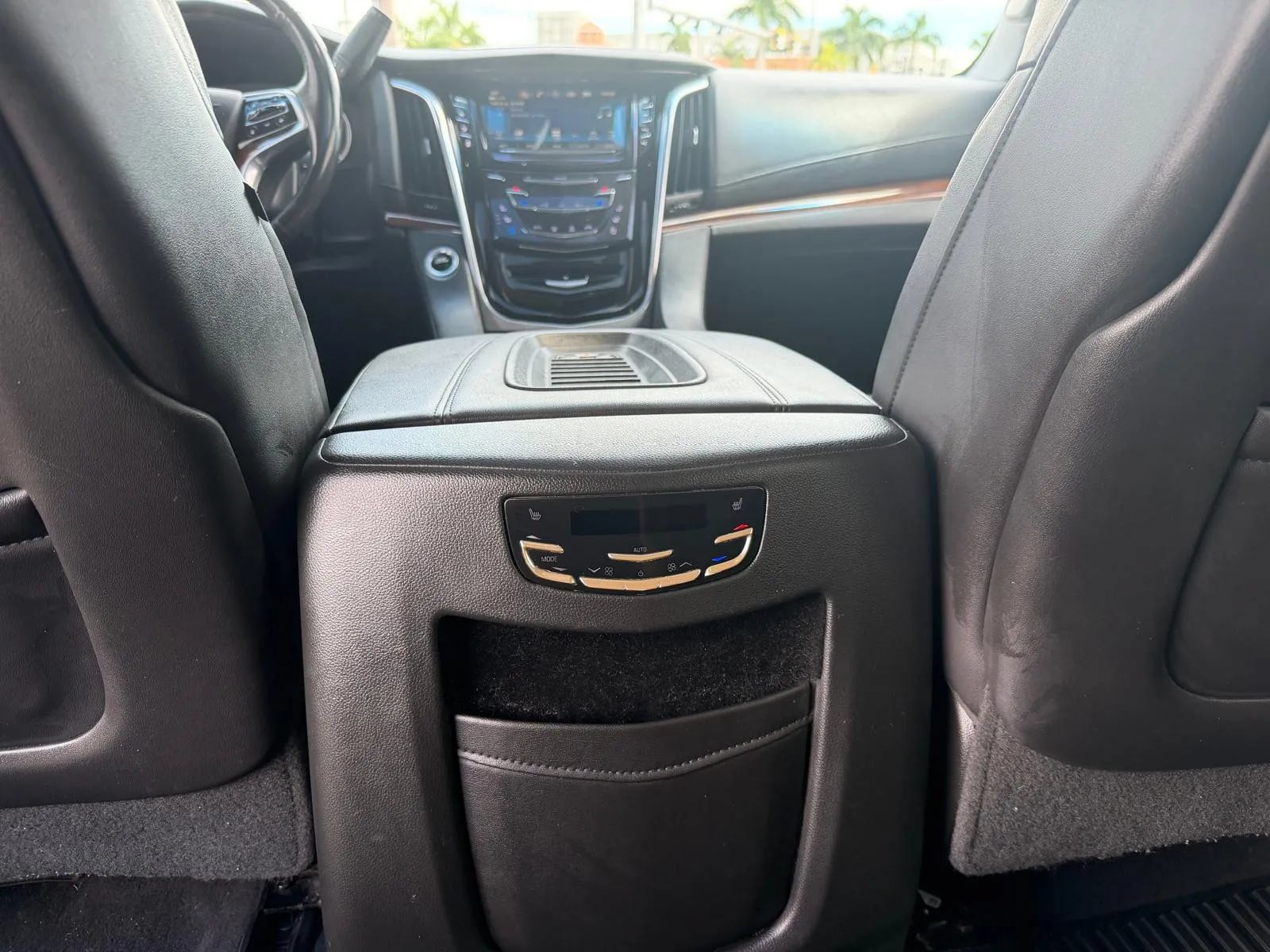 Used 2019 Cadillac Escalade ESV Luxury AWD/4WD image 37