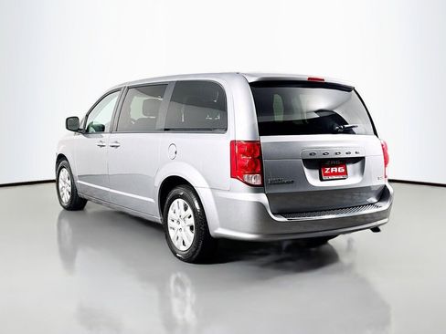 Used 2018 Dodge Grand Caravan SE FWD image 3