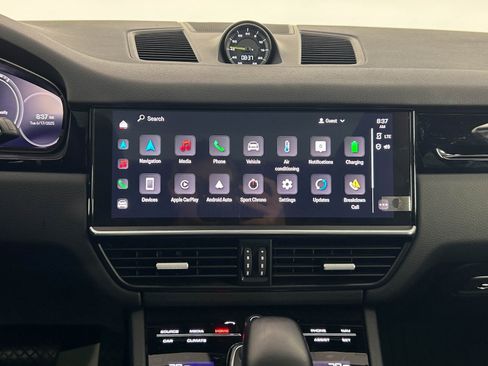 Used 2023 Porsche Cayenne Coupe image 19