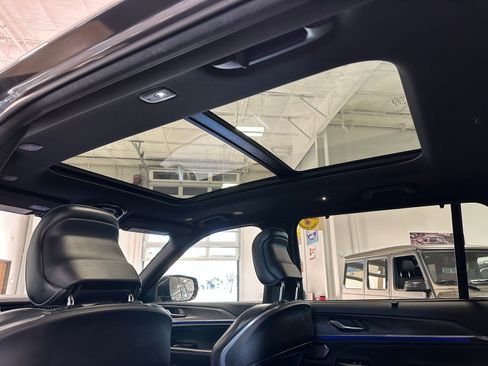 Used 2021 Jeep Grand Cherokee L Overland w/ Luxury Tech Group IV image 39