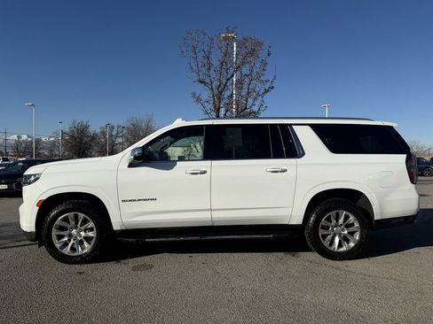Used 2023 Chevrolet Suburban Premier image 4