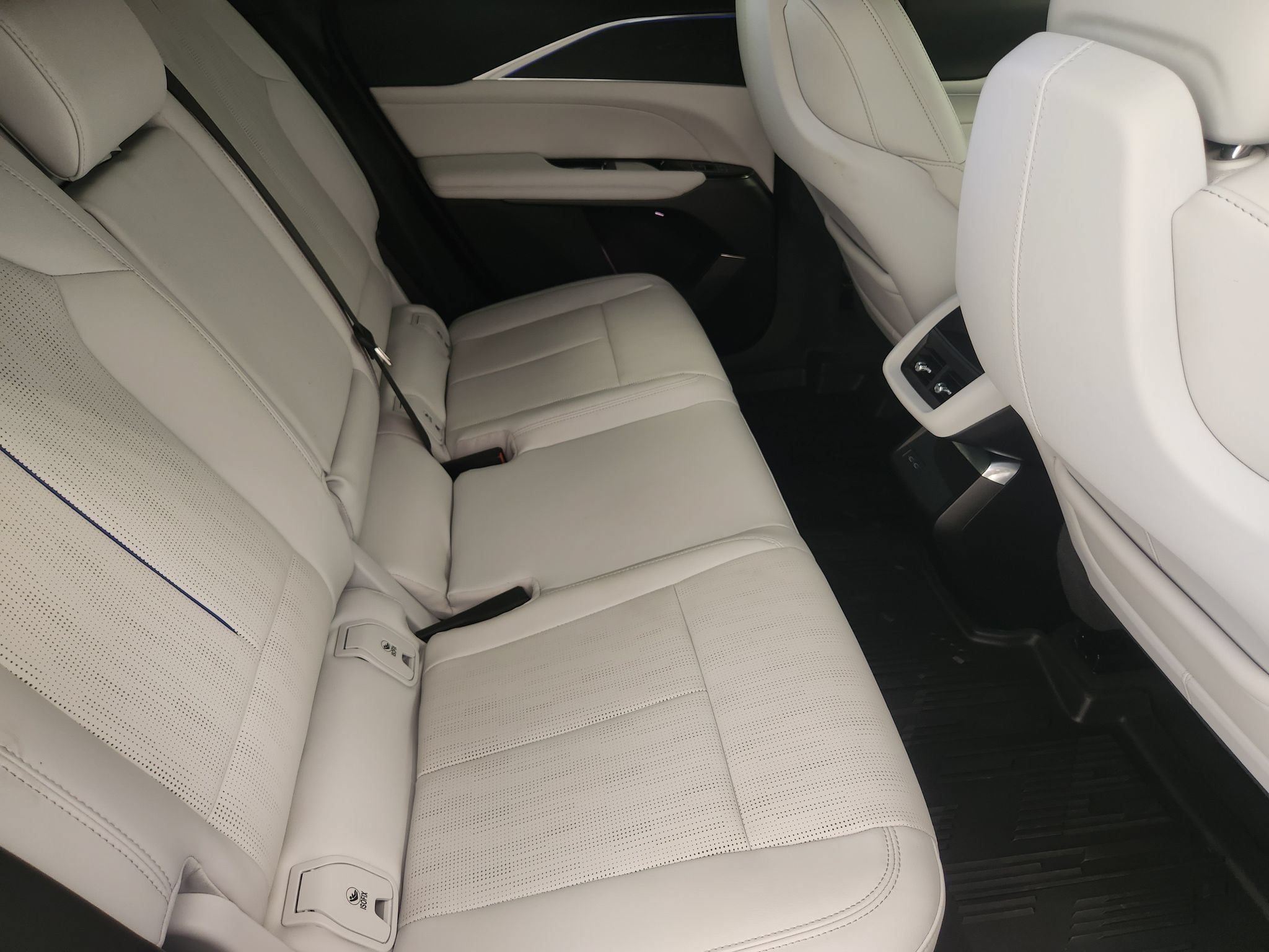 Used 2024 Cadillac Lyriq Luxury w/ LPO, Floor Liner Package RWD image 32