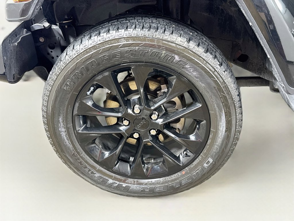 Used 2023 Jeep Wrangler Unlimited Sahara AWD/4WD image 39