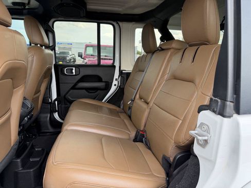 Used 2023 Jeep Wrangler Unlimited Sahara w/ Cold Weather Group AWD/4WD image 18