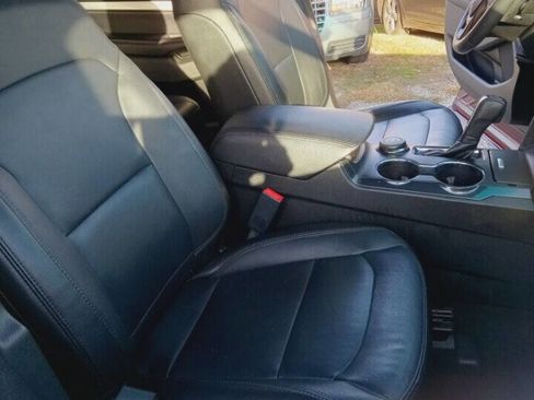 Used 2016 Ford Explorer XLT w/ Equipment Group 202A image 9