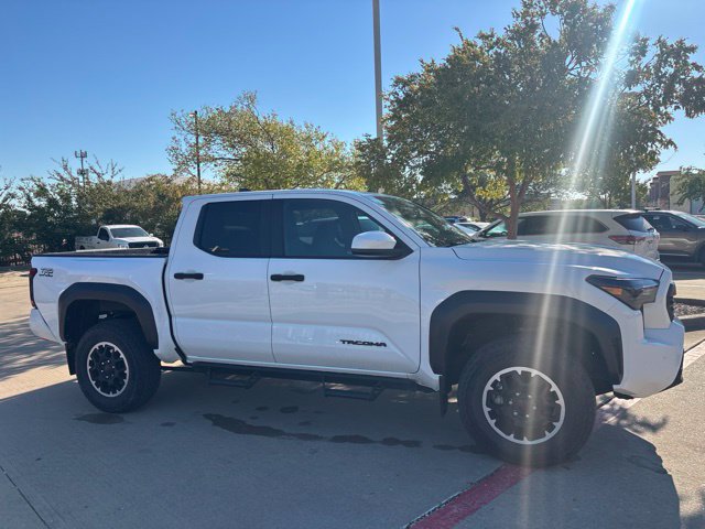Used 2024 Toyota Tacoma TRD Off-Road AWD/4WD image 4