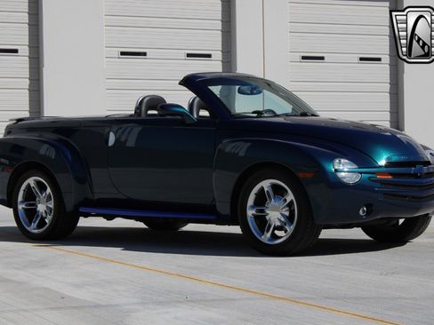 Used 2005 Chevrolet SSR w/ Preferred Equipment Group image 5