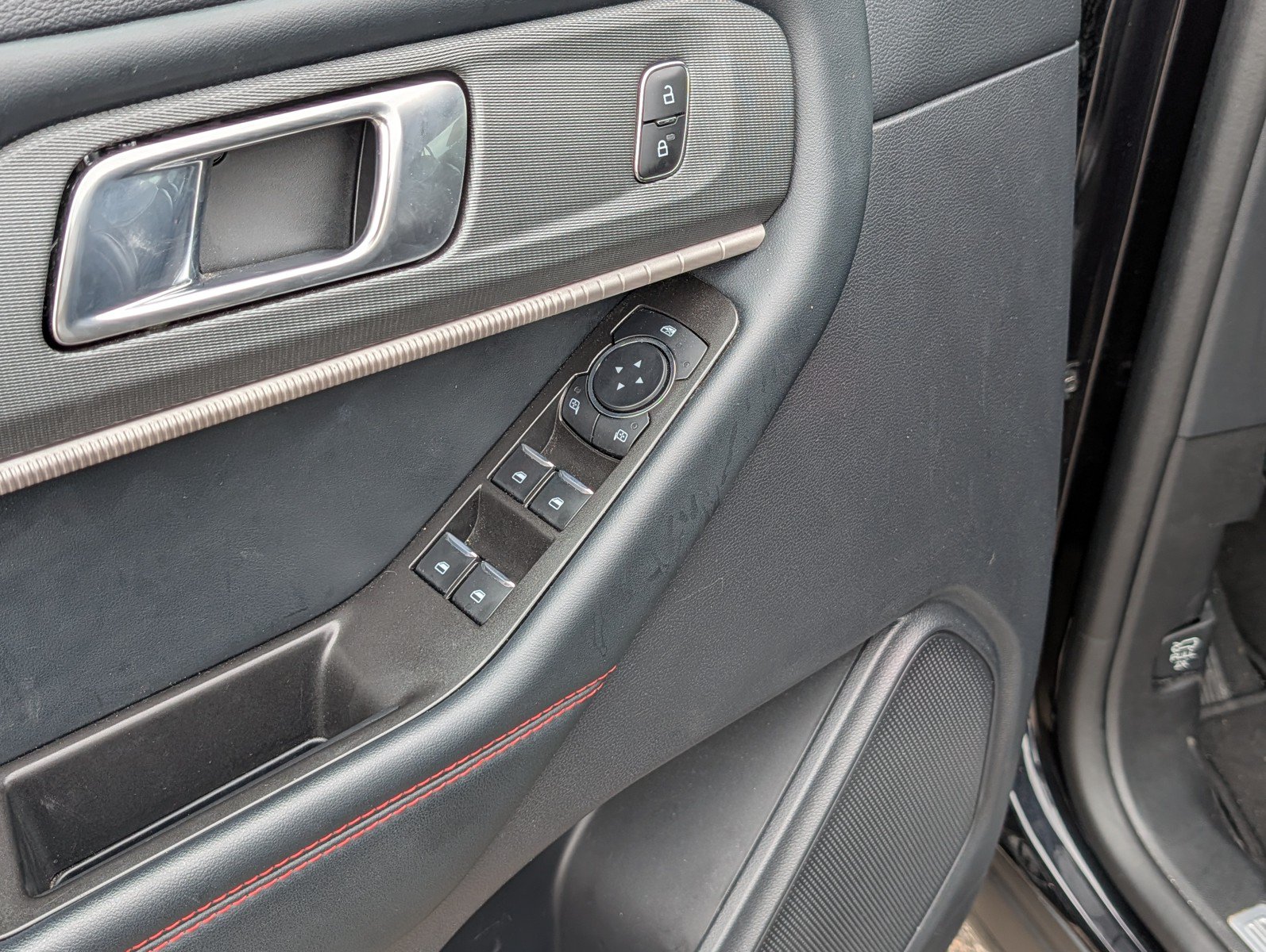 Used 2025 Ford Explorer ST-Line AWD/4WD image 15