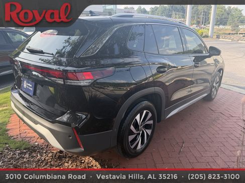 Certified 2025 Volkswagen Tiguan S FWD image 3