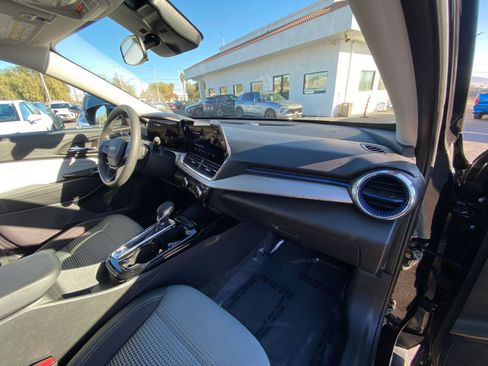 Used 2025 Chevrolet Trax LT image 35