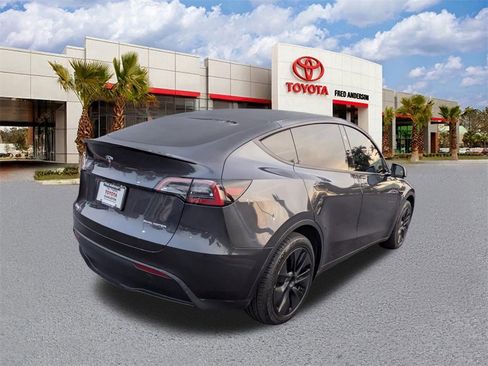 Used 2024 Tesla Model Y Long Range image 4