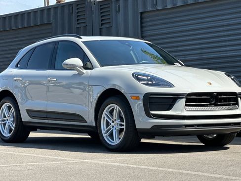Used 2026 Porsche Macan AWD/4WD image 10