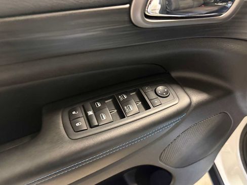 Certified 2019 Jeep Grand Cherokee Laredo AWD/4WD image 21