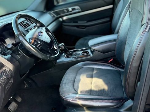 Used 2019 Ford Explorer XLT w/ Equipment Group 202A FWD image 15