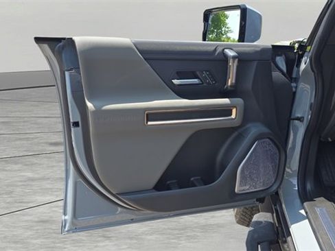 New 2025 GMC Hummer EV 2X image 28