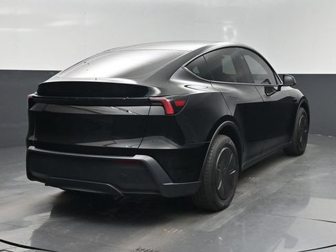 Used 2026 Tesla Model Y 2WD image 28
