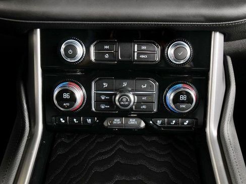 Used 2024 GMC Yukon Denali image 13