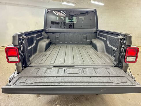 New 2026 Jeep Gladiator Overland AWD/4WD image 13