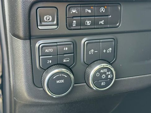 Certified 2025 Chevrolet Suburban RST image 19