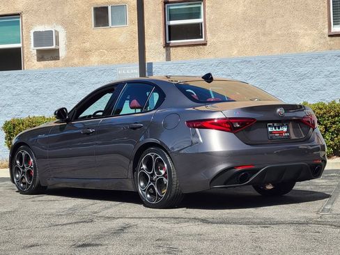 Used 2023 Alfa Romeo Giulia Veloce RWD image 2