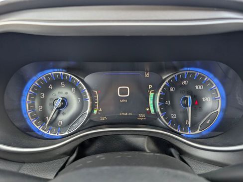 Used 2023 Chrysler Pacifica Touring-L image 16