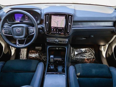 Used 2023 Volvo XC40 Recharge Ultimate image 14