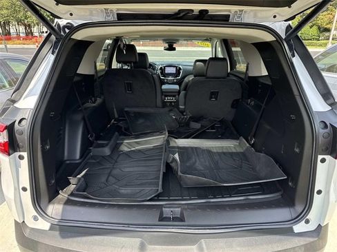 Used 2021 Chevrolet Traverse LT w/ LT Premium Package image 8