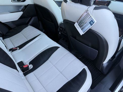 Used 2020 Land Rover Range Rover Velar R-Dynamic S image 37