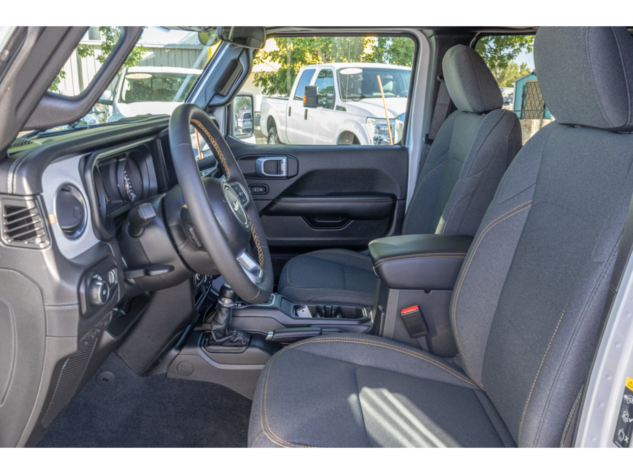 Used 2024 Jeep Wrangler Unlimited Sahara AWD/4WD image 15