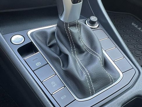 Used 2023 Volkswagen Jetta SE image 15