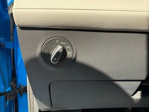 Certified 2025 Volkswagen Taos SEL image 11