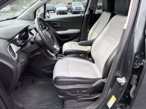 Used 2020 Chevrolet Trax LT w/ Driver Confidence Package image 9