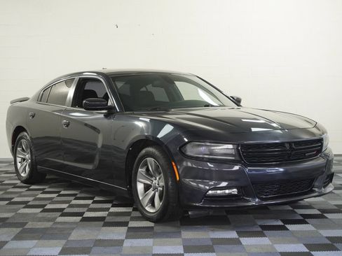 Used 2016 Dodge Charger SXT RWD image 8