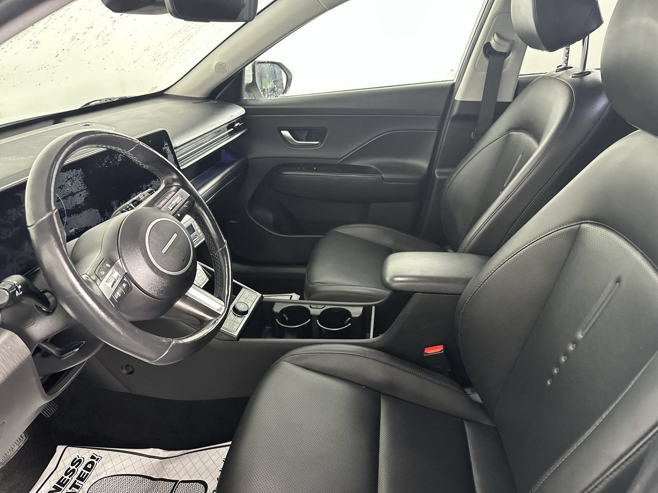 Used 2024 Hyundai Kona Limited FWD image 2
