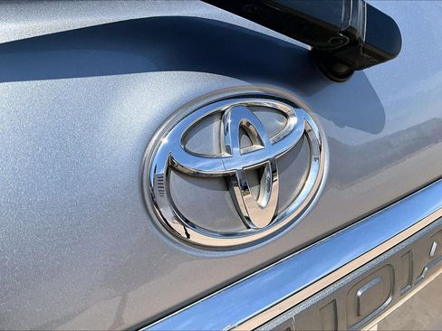Used 2010 Toyota Sequoia Limited AWD/4WD image 27