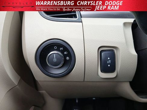 Used 2015 Ford Taurus SEL image 23