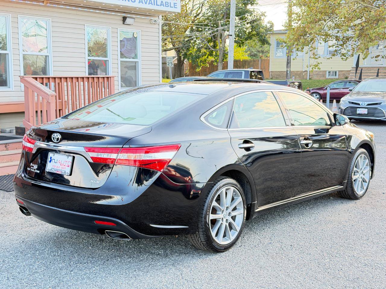 Used 2015 Toyota Avalon XLE Touring FWD image 4