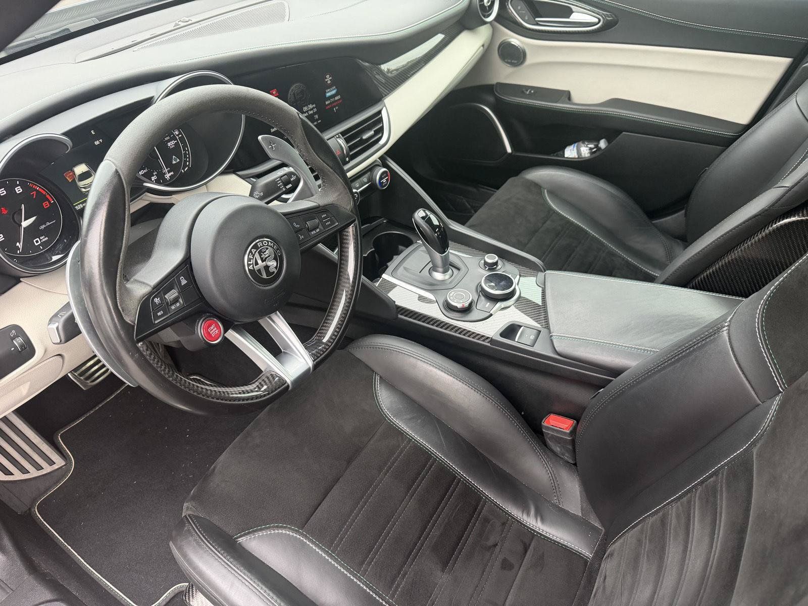 Used 2018 Alfa Romeo Giulia Quadrifoglio w/ Driver Assist Dynamic Package RWD image 8